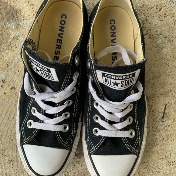 Woman’s Converse All Stars ⭐️ 👟 - Picture 2 of 5